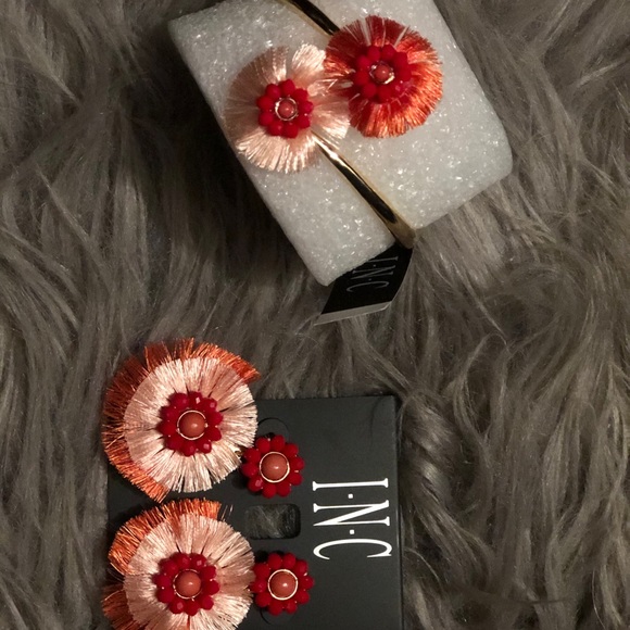 Brand new earrings and matching bracelet - Picture 4 of 4